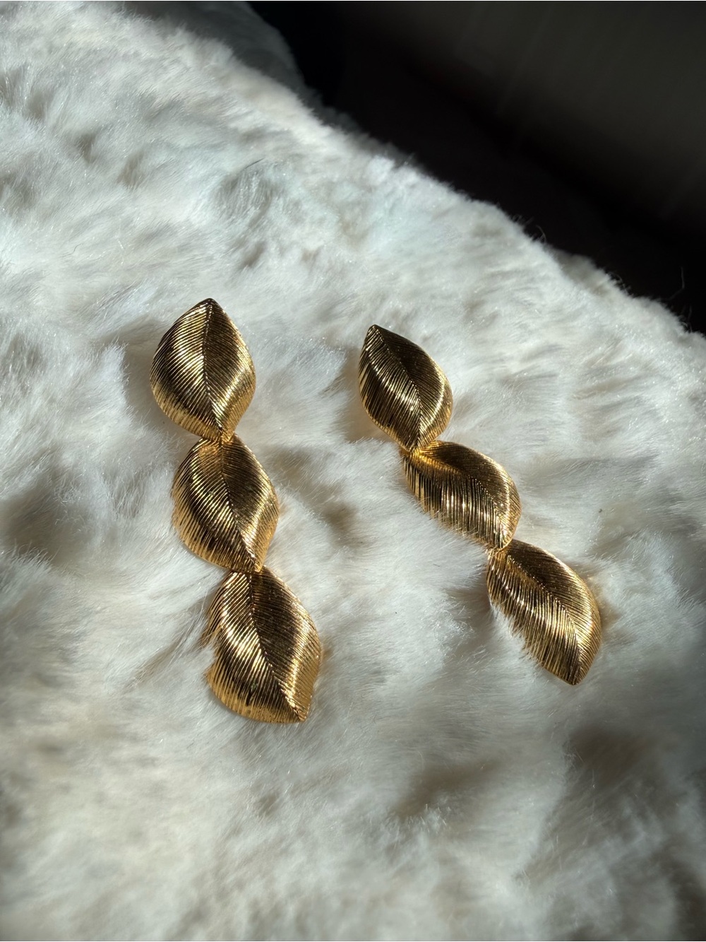 Vintage Gold Tone Dangle 3 Leaf Earrings 2”
